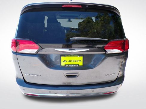 Used 2017 Chrysler Pacifica Limited FWD image 5