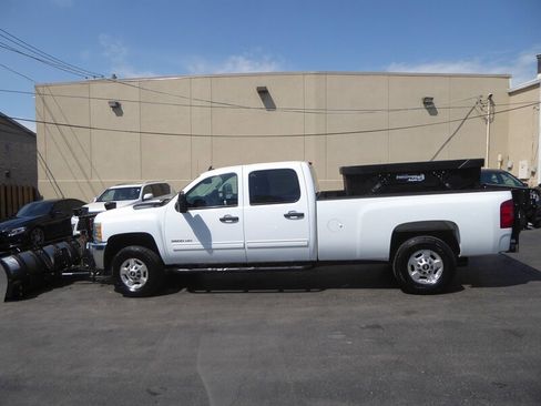 Used 2011 Chevrolet Silverado 2500 LT w/ Interior Plus Package AWD/4WD image 4