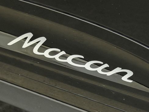Certified 2024 Porsche Macan image 25