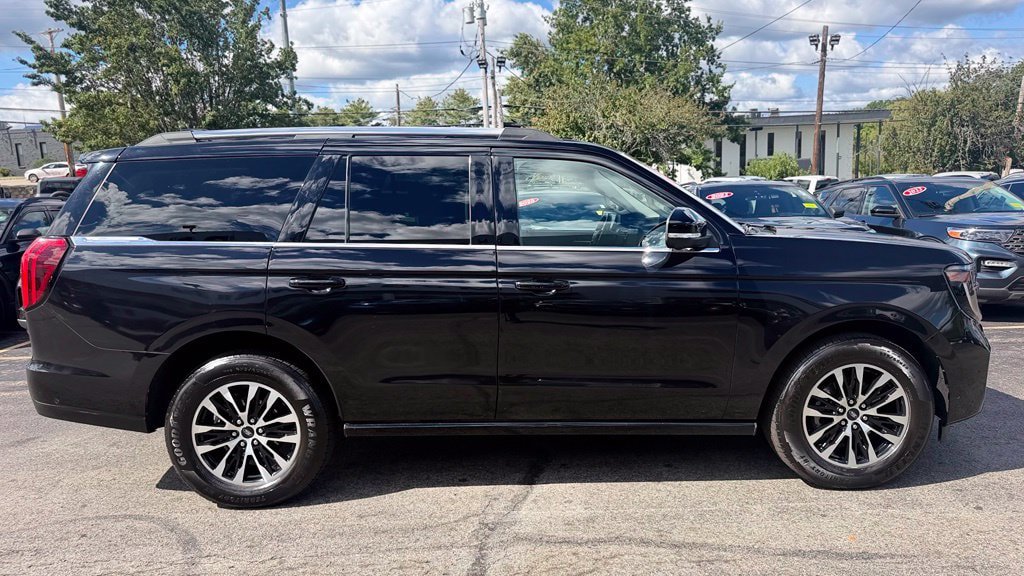 Used 2025 Ford Expedition Platinum AWD/4WD image 9