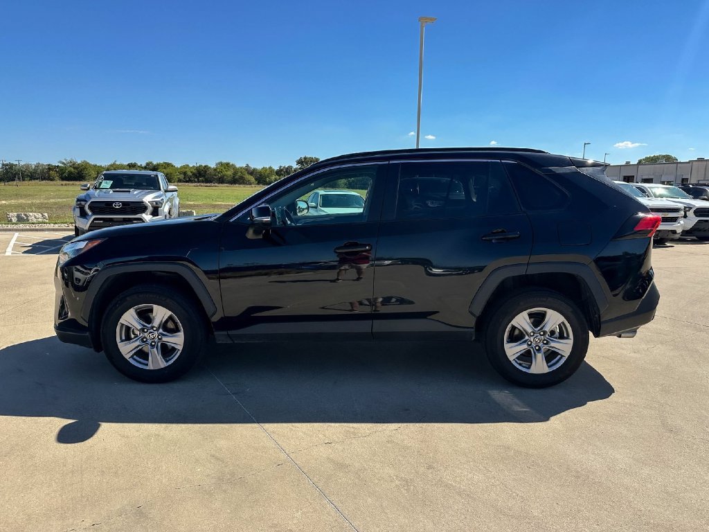 Used 2025 Toyota RAV4 XLE FWD image 6