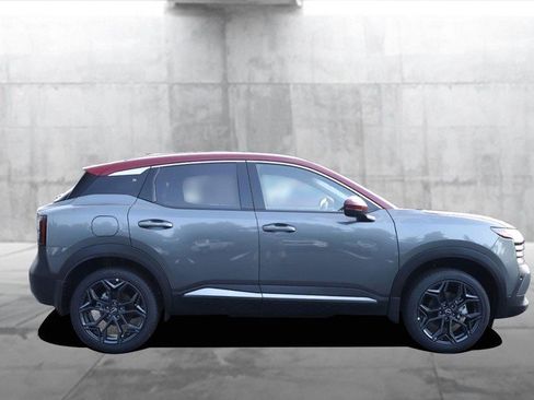 New 2025 Nissan Kicks SR image 5