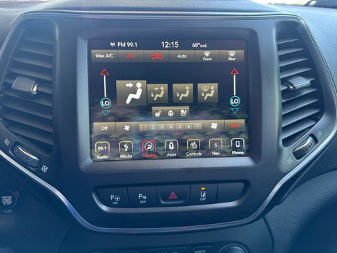 Used 2019 Jeep Cherokee Trailhawk AWD/4WD image 14