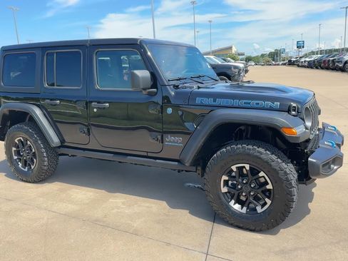 Used 2025 Jeep Wrangler Unlimited Rubicon 4xe w/ Safety Group AWD/4WD image 3