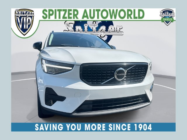 Used 2024 Volvo XC40 B5 Core AWD/4WD image 1
