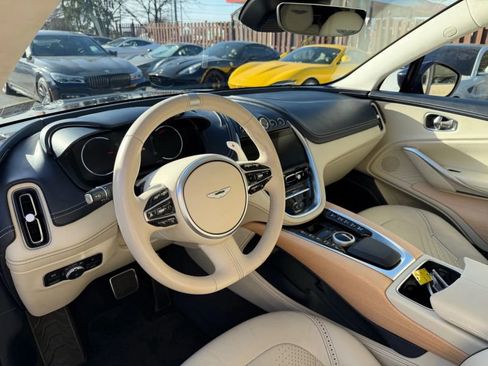 Used 2021 Aston Martin DBX AWD/4WD image 10