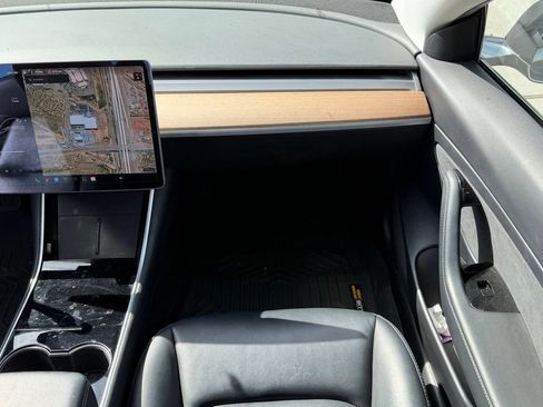 Used 2020 Tesla Model 3 Standard Range Plus RWD image 9