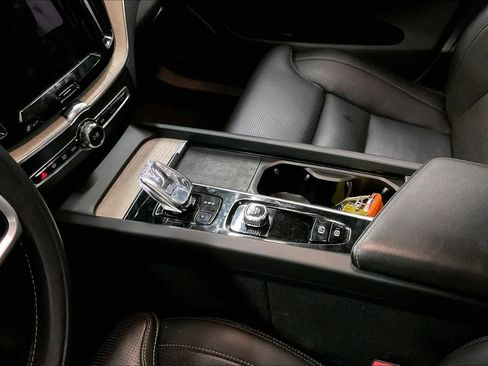 Used 2022 Volvo XC60 B5 Inscription w/ Advanced Package image 18