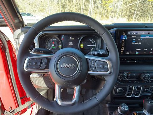 Used 2025 Jeep Wrangler Sahara 4xe w/ Safety Group image 25