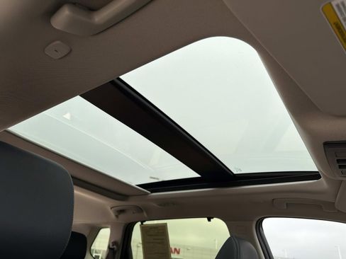 Certified 2025 Nissan Rogue SL w/ SL Premium Package image 16