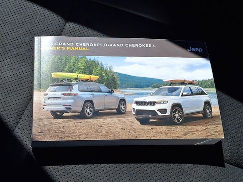 Used 2023 Jeep Grand Cherokee Altitude image 24