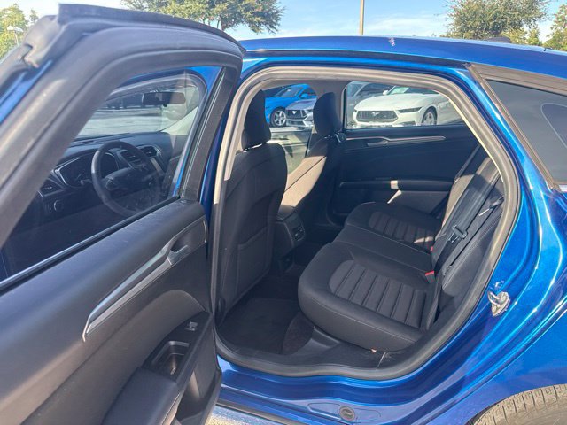 Used 2017 Ford Fusion SE w/ Fusion SE Technology Package FWD image 14