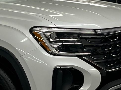 New 2026 Volkswagen Atlas Cross Sport SE image 44