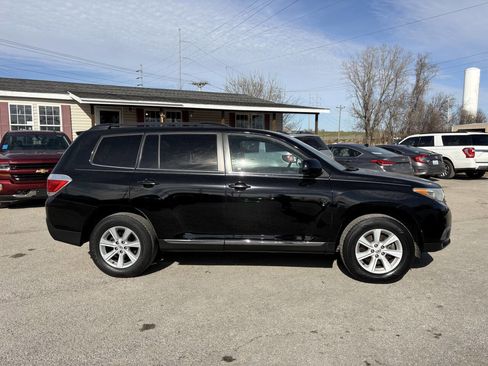 Used 2013 Toyota Highlander SE image 2