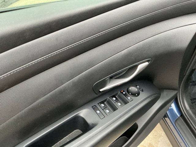 Certified 2025 Hyundai Tucson SE FWD image 16