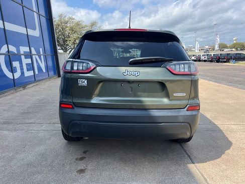 Used 2019 Jeep Cherokee Latitude w/ Popular Appearance Group image 6