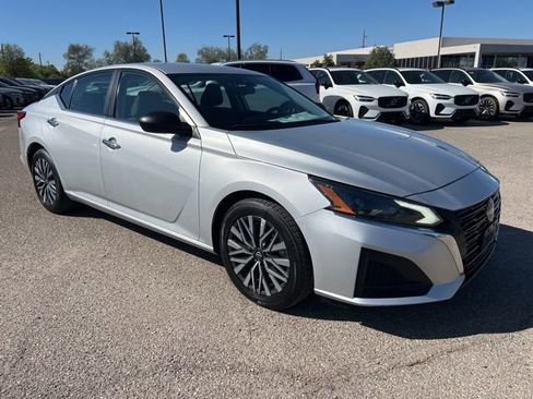 Used 2024 Nissan Altima 2.5 SV FWD image 1