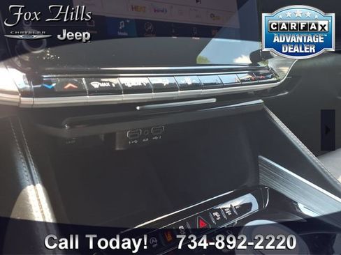 Certified 2024 Jeep Wagoneer Series II w/ Flexible Seating Group AWD/4WD image 23