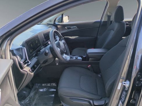 Used 2023 Kia Sportage LX image 9