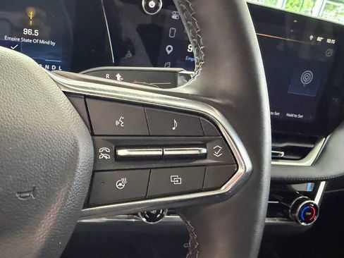 Used 2025 Chevrolet Equinox LT w/ Safety and Technology Package FWD image 23