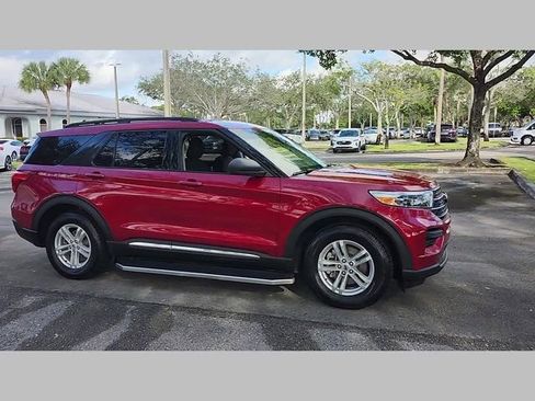 Used 2021 Ford Explorer XLT image 44