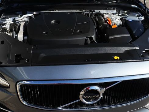Used 2018 Volvo S90 T8 Momentum w/ Convenience Package image 65