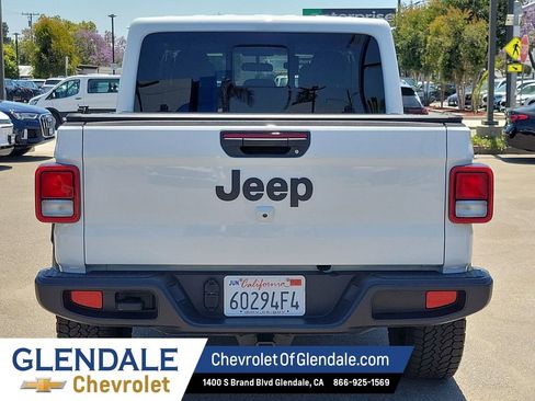 Used 2025 Jeep Gladiator Sport AWD/4WD image 13