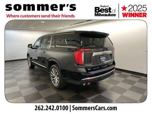 Used 2021 GMC Yukon XL Denali w/ Denali Premium Package AWD/4WD image 3