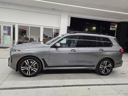 Used 2023 BMW X7 xDrive40i w/ Executive Package image 3