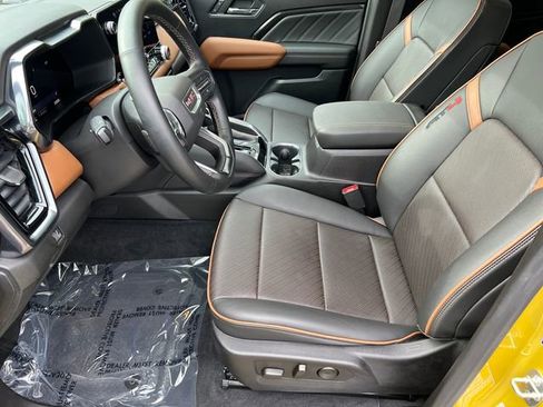Used 2023 GMC Canyon AT4 w/ AT4 Premium Package AWD/4WD image 11