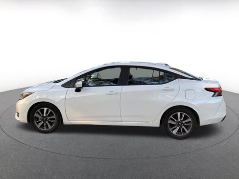 Used 2025 Nissan Versa SV image 4