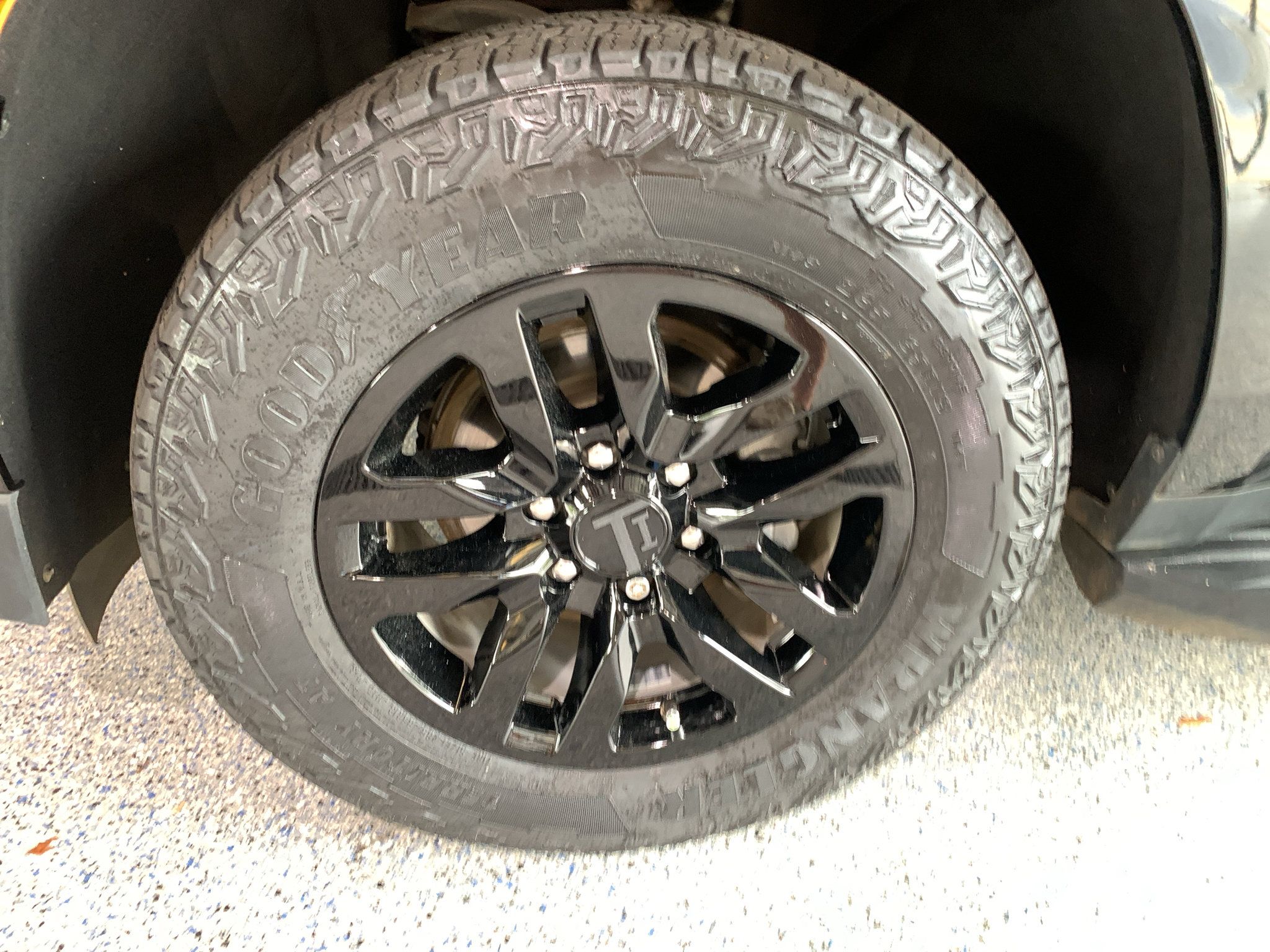 Used 2021 Chevrolet Tahoe LS RWD image 32