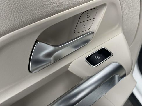 Used 2025 Mercedes-Benz GLB 250 image 12