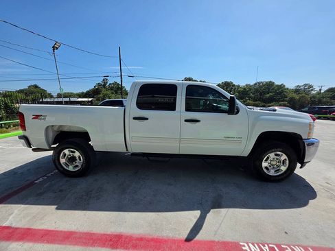 Used 2012 Chevrolet Silverado 2500 LT w/ Interior Plus Package AWD/4WD image 16