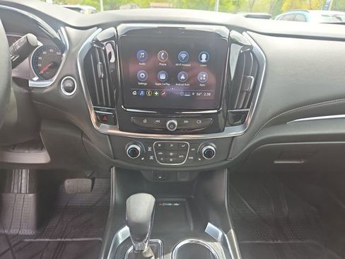 Used 2023 Chevrolet Traverse LT FWD image 19