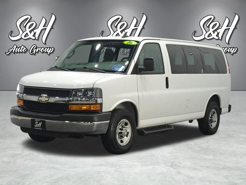 Used 2016 Chevrolet Express 3500 LT w/ LT Preferred Equipment Group RWD image 15