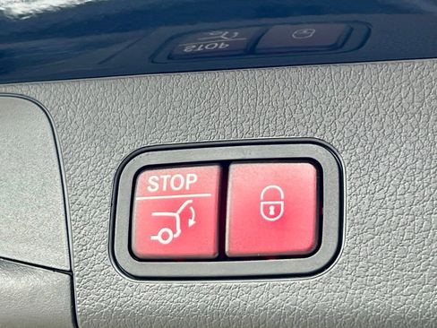 Certified 2026 Mercedes-Benz GLB 250 4MATIC image 43