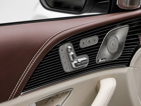 Used 2026 Mercedes-Benz Maybach GLS 600 4MATIC image 44
