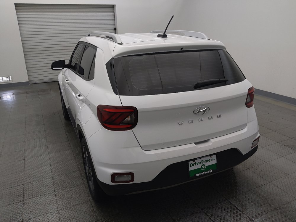 Used 2025 Hyundai Venue SEL FWD image 6