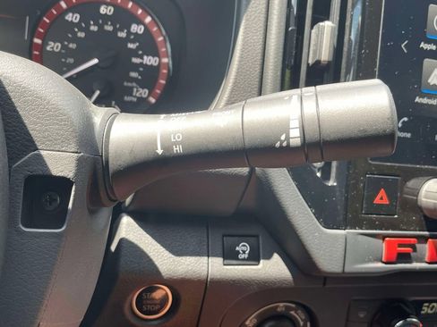 Used 2025 Nissan Frontier 4x4 Crew Cab image 25