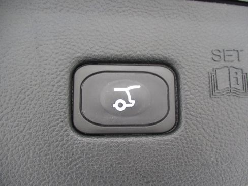 Used 2024 Ford Edge Titanium image 43