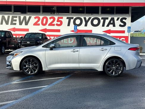 Used 2023 Toyota Corolla SE image 2