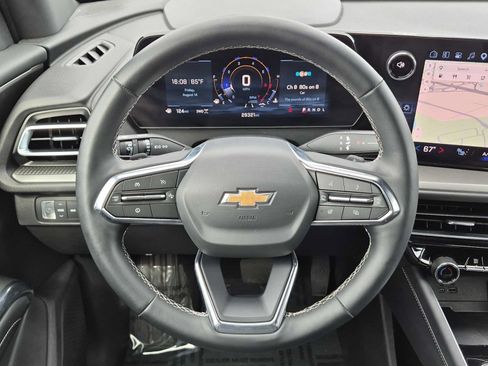 Used 2025 Chevrolet Traverse LT AWD/4WD image 23