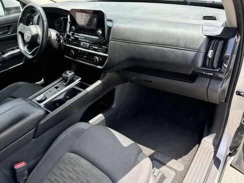 Used 2025 Nissan Pathfinder SV AWD/4WD image 30