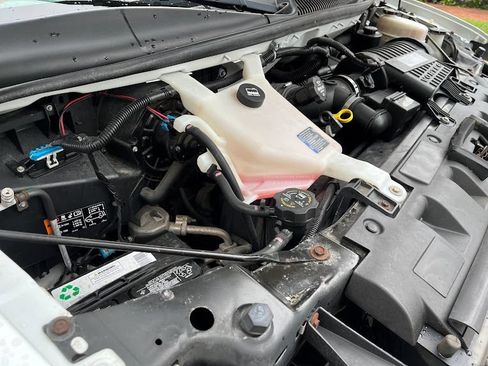Used 2018 Chevrolet Express 2500 LT w/ LT Preferred Equipment Group RWD image 31