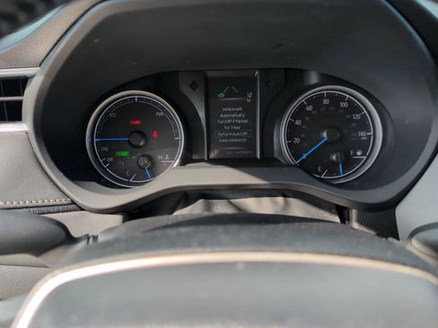 Used 2021 Toyota Venza LE AWD/4WD image 26