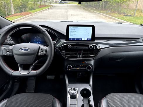Used 2025 Ford Escape ST-Line FWD image 4