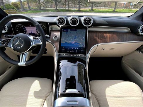 Certified 2025 Mercedes-Benz GLC 300 4MATIC image 5