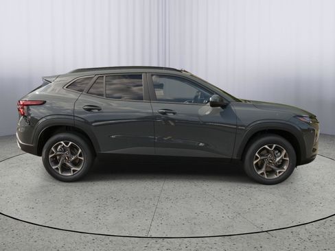 New 2025 Chevrolet Trax LT w/ Driver Confidence Package image 7