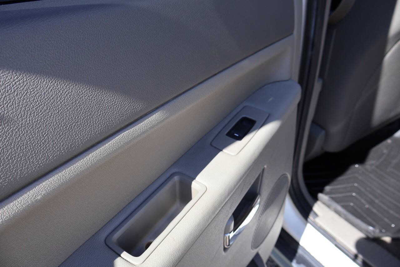 Used 2010 Jeep Grand Cherokee Laredo AWD/4WD image 15